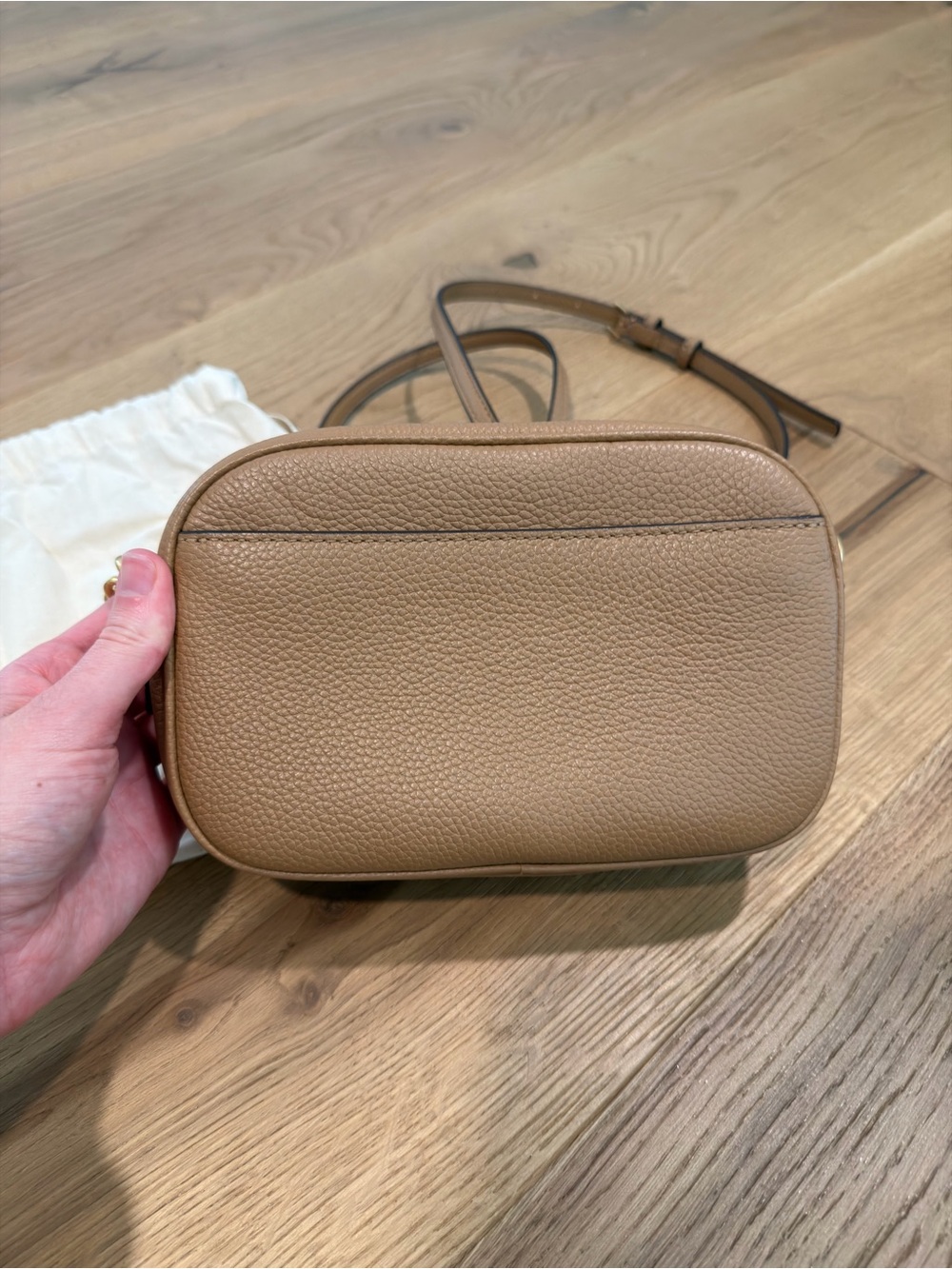 Tory Burch Kira Pebbled Leather Camera Bag - Picture 4 of 10